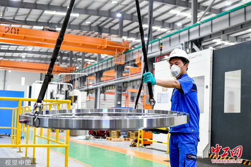 浙江湖州 技术人员赶制订单产品，积极融入长三角科创走廊建设